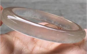 什么是玻璃种翡翠，其又有哪些特征？