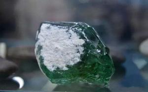 玄武岩天然玻璃有什么特点？用途是什么