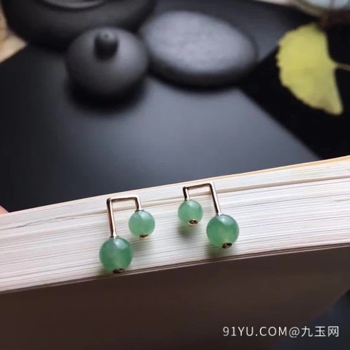 翡翠苹果绿设计款耳钉18k金镶嵌长15毫米