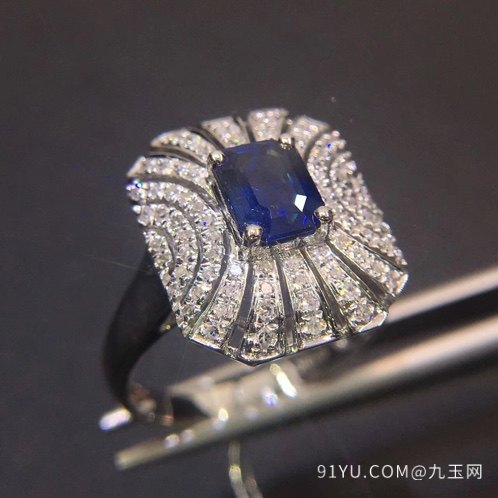 18K金钻石天然蓝宝石戒指