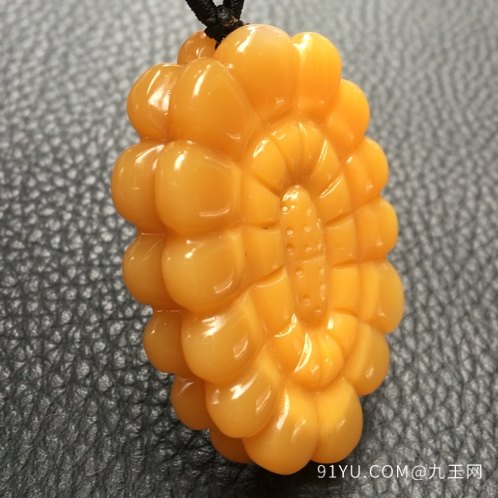 黄龙玉(玉米)色泽鲜艳 巧色雕刻 可当毛衣链 车