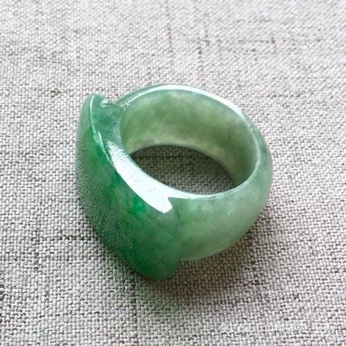 缅甸翡翠冰糯种满绿戒指