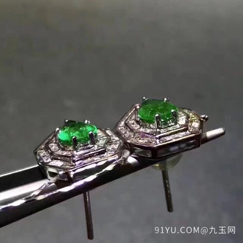 18k金+天然钻石镶嵌极品天然祖母绿耳钉
