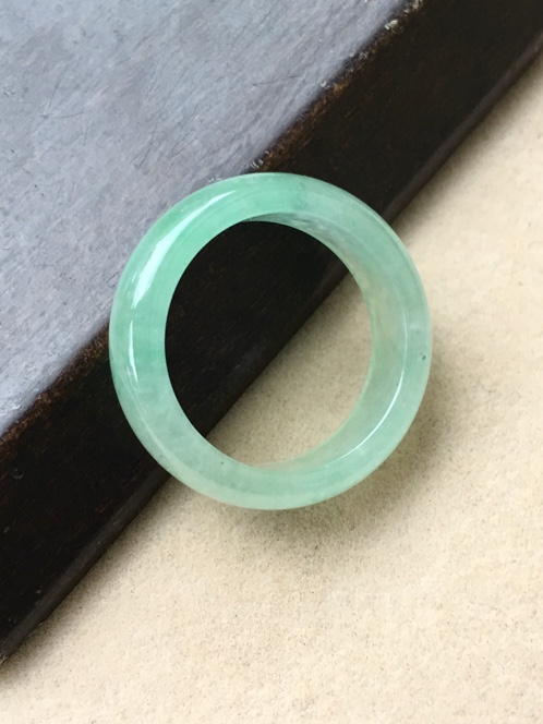 冰种飘绿翡翠指环