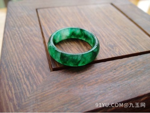 冰种飘绿翡翠指环