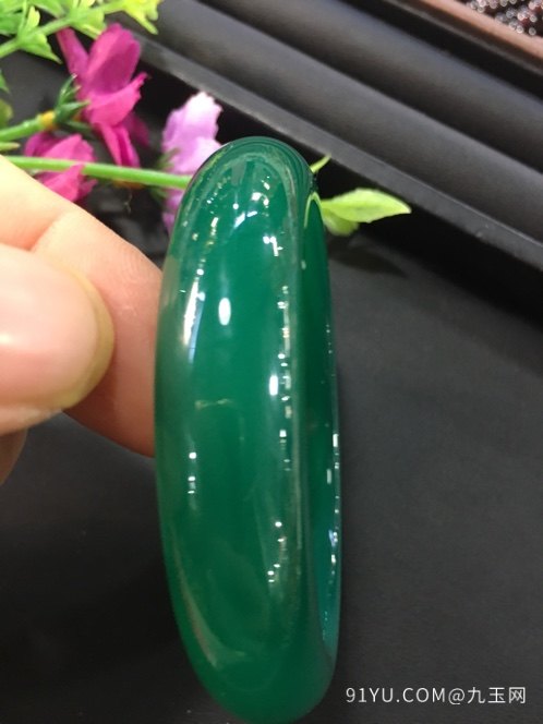 天然绿玉髓手镯：水润光泽 冰绿起光 