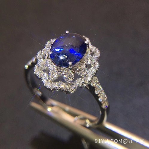 豪华钻镶嵌天然蓝宝石戒指