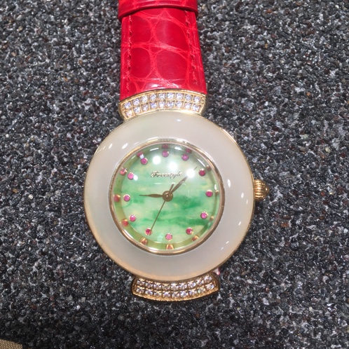 女款纯天然翡翠手表表盘直径约33mm瑞士石英机芯
