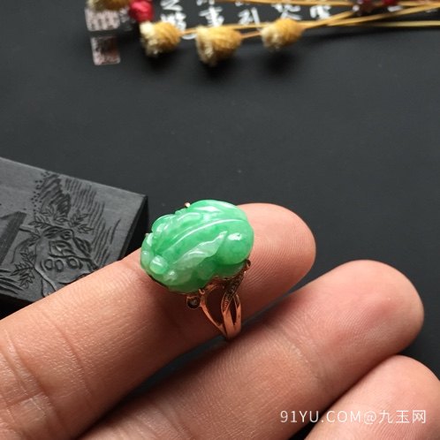 天然A货翡翠貔貅戒指满色翡翠圈口18毫米工艺精湛