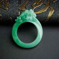 糯种阳绿翡翠龙首戒指