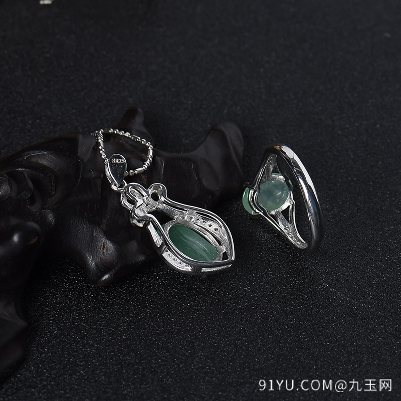 银镶冰种绿色翡翠项链戒指两件套