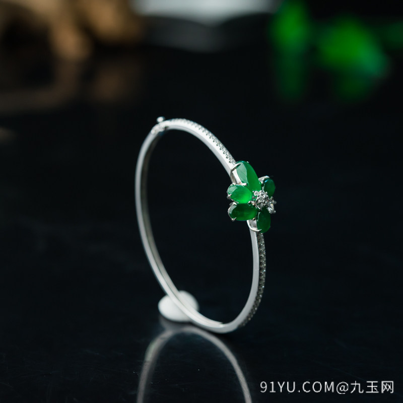 18K糯冰种阳绿翡翠随形手环
