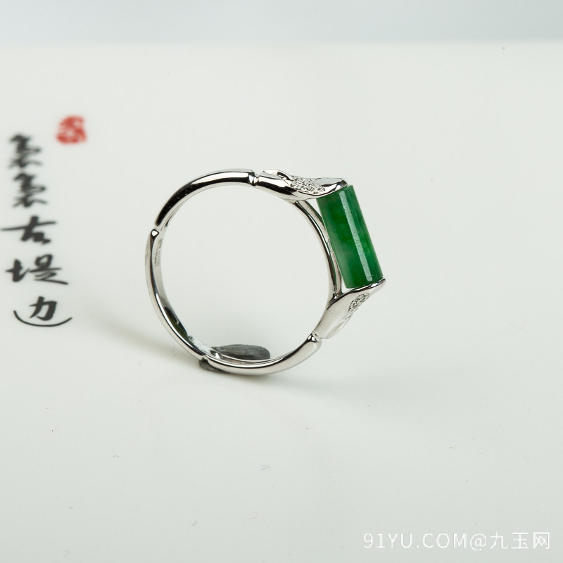 18K糯种豆绿翡翠戒指