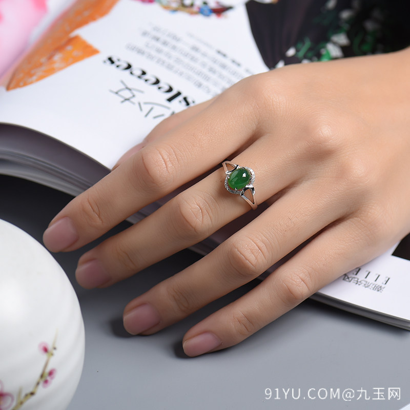 18K金糯种绿色翡翠戒指