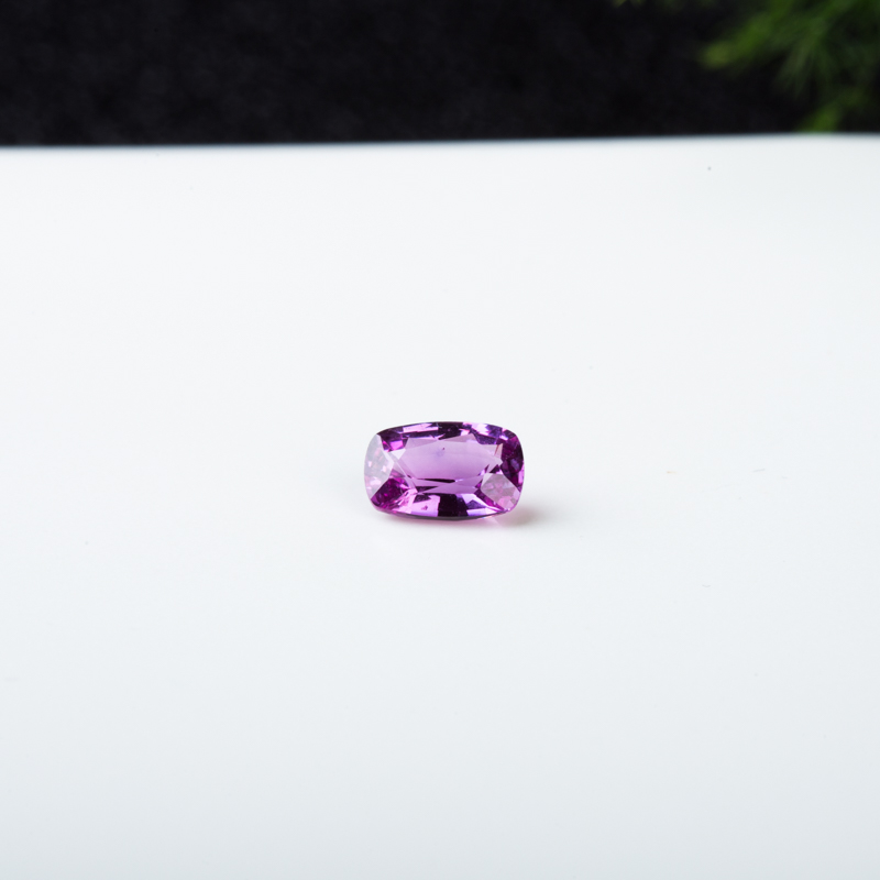 紫色蓝宝石戒面