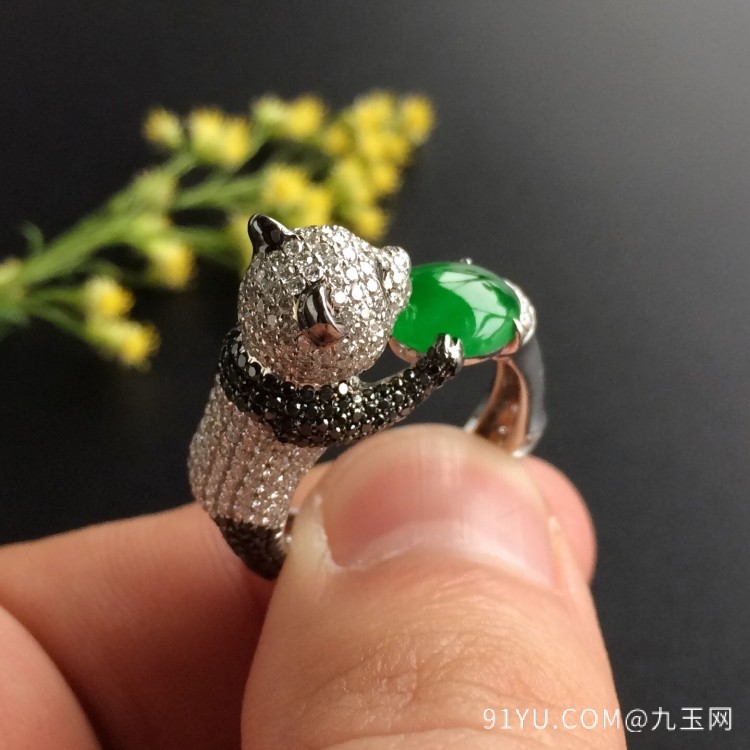 冰种阳绿镶白金钻石熊猫戒指