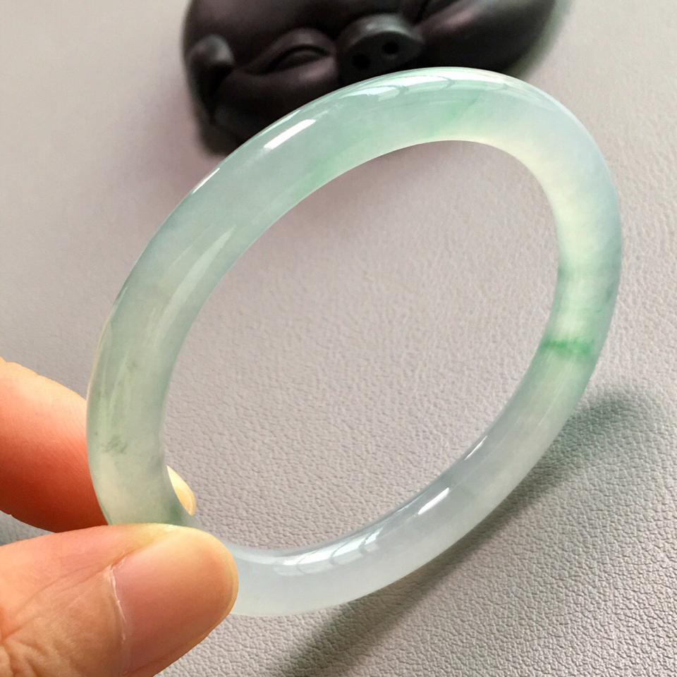冰種飄綠圓條手鐲(54mm)翡翠