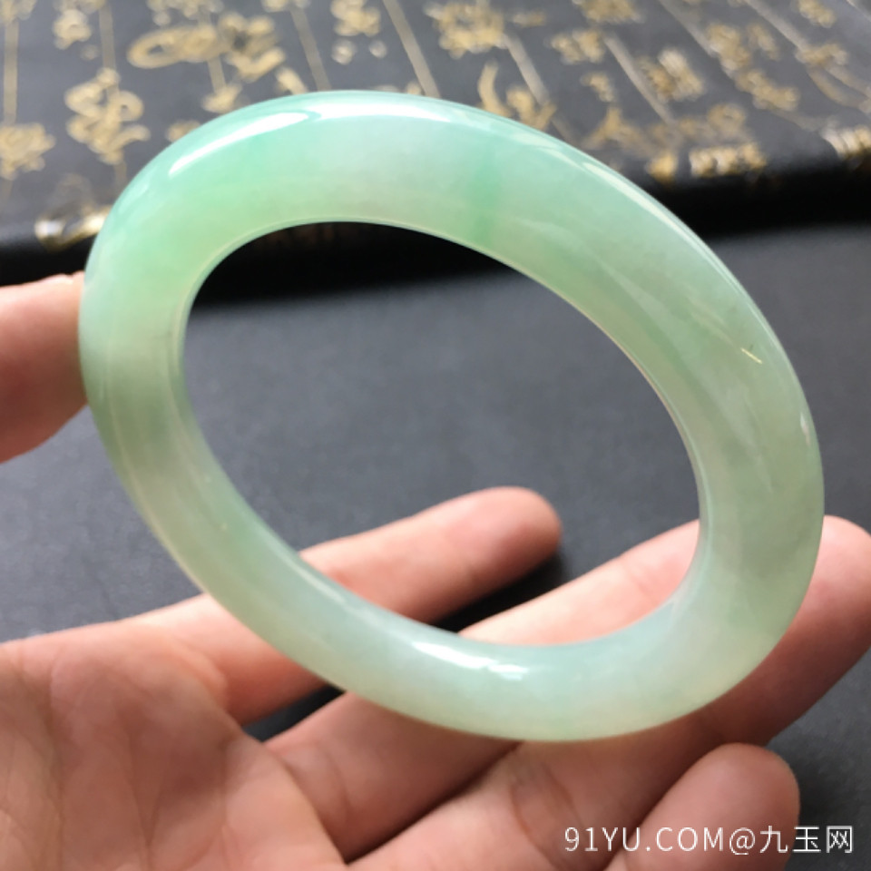 糯冰种晴水淡绿圆条翡翠手镯(57.6mm)