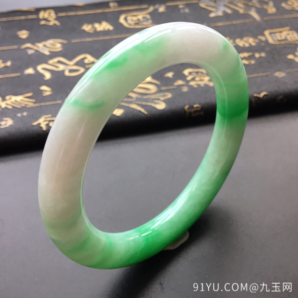 糯冰种白底飘阳绿翡翠圆条手镯(55mm)