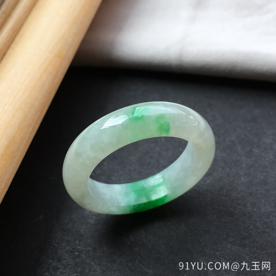 翡翠糯冰种飘阳绿指环