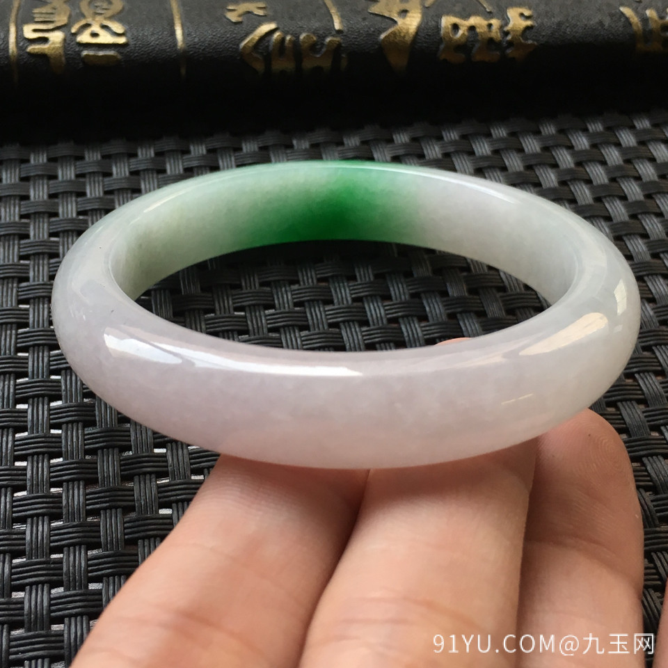 细糯种飘阳绿翡翠手镯(54.1mm)