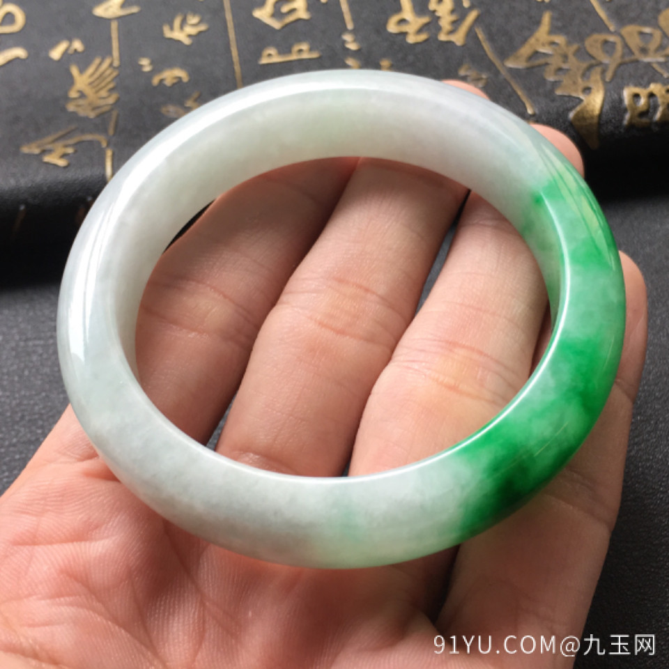 细糯种飘阳绿翡翠手镯(53.6mm)