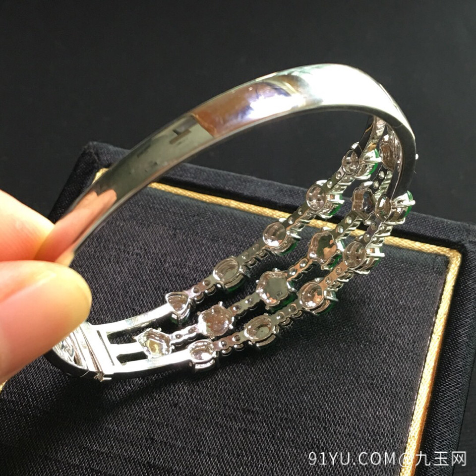 冰玻种阳绿镶白金钻石手镯(56.4mm)翡翠