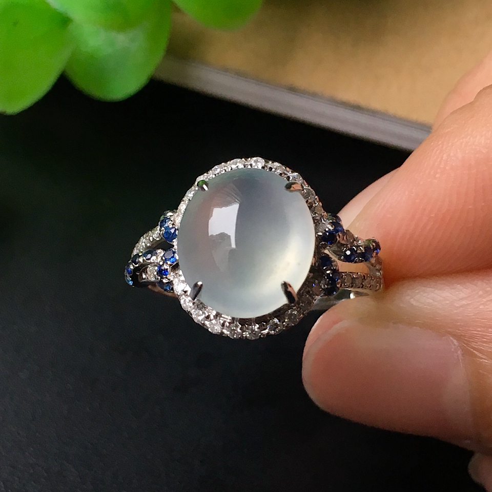 镶白18K金钻石彩宝冰种无色翡翠戒指