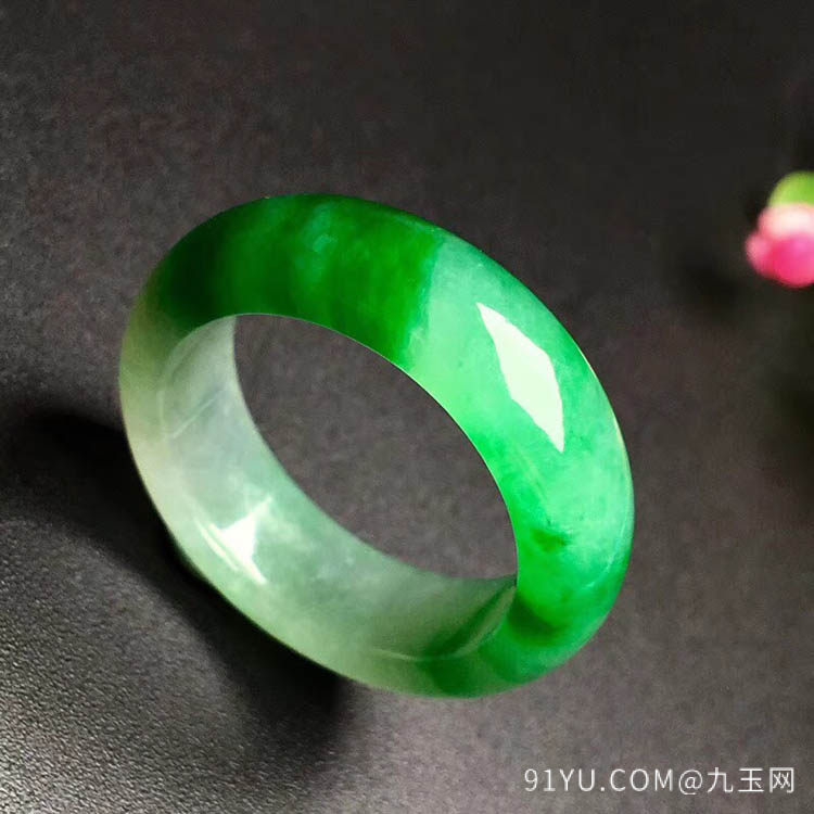 阳绿冰种翡翠指圈