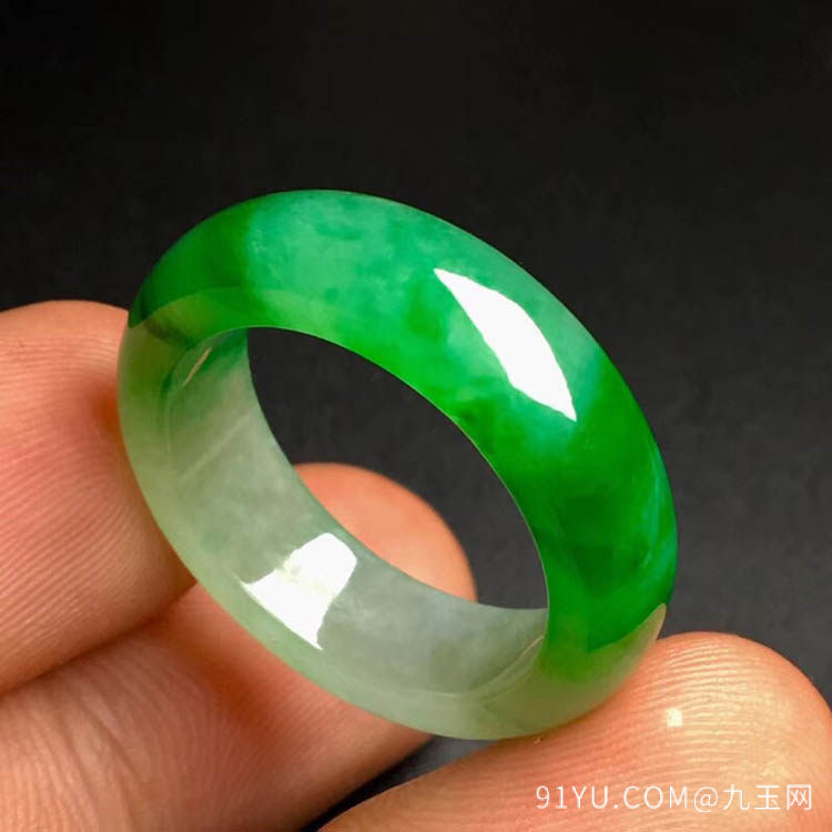 阳绿冰种翡翠指圈