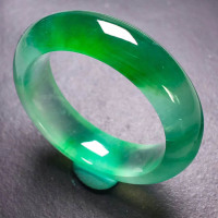 高冰种飘绿翡翠指环