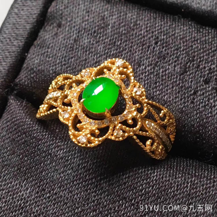 高冰种阳绿特色镶嵌翡翠戒指
