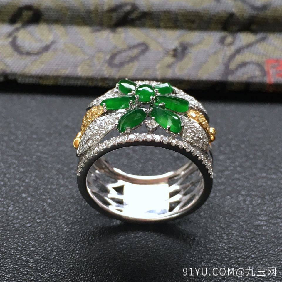 阳绿冰种花型翡翠戒指 镶白金钻石