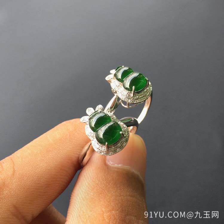 冰种深绿翡翠镶白金钻石葫芦戒指(单件)