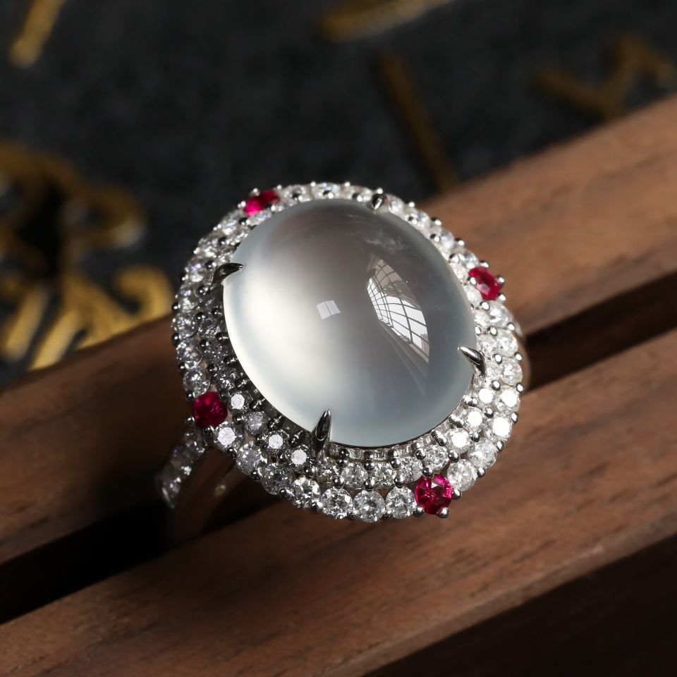 冰种无色翡翠戒指 镶白18K金钻石红宝石