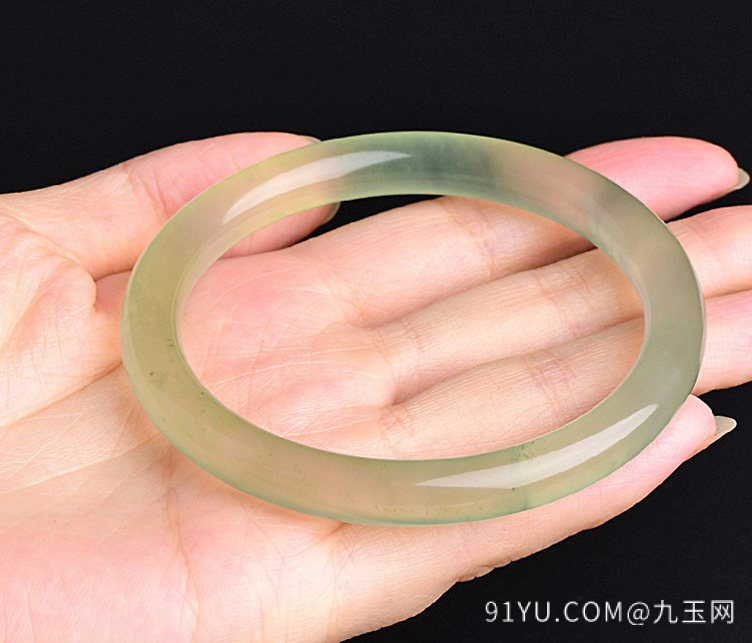 天然冰种岫玉淡绿色圆条手镯 圈口54~60mm