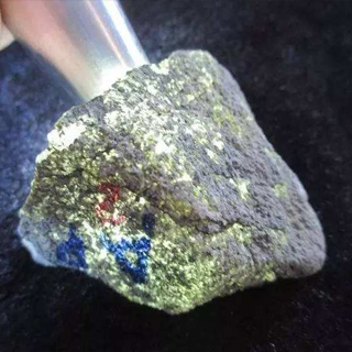 莫西沙原石皮壳特征是什么