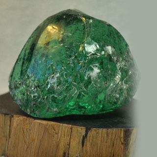 玻璃隕石藍綠色晶容通透好嗎
