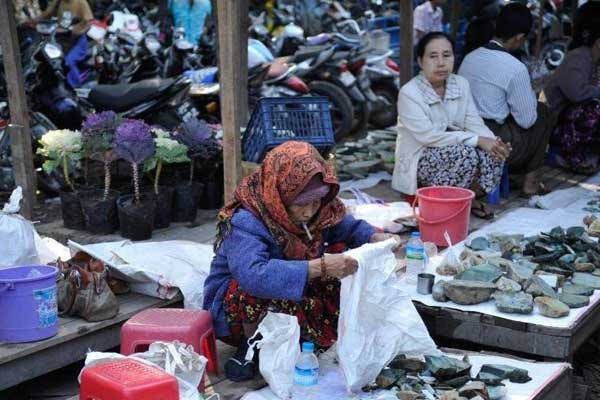 瓦城翡翠毛料原石交易模式 缅甸瓦城翡翠市场介绍