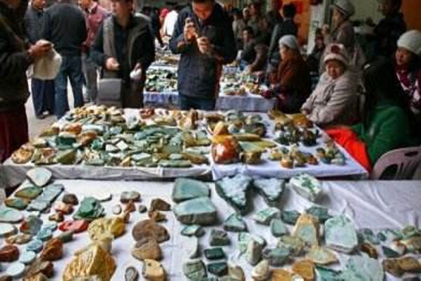 平洲翡翠原石的交易市場 翡翠原石批發市場