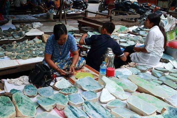 深圳翡翠原石交易市场你知道在哪里吗？