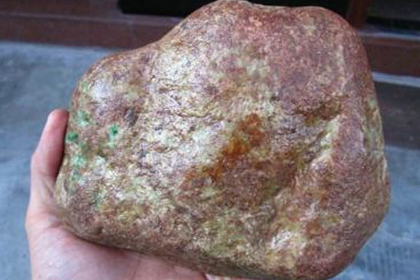 木那翡翠原石杨梅皮独有的特征 杨梅皮翡翠原石分析