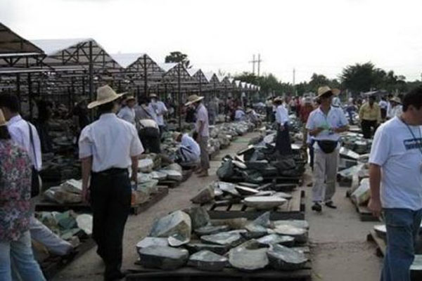 缅甸翡翠原石最大的批发市场在哪里？带你快速了解