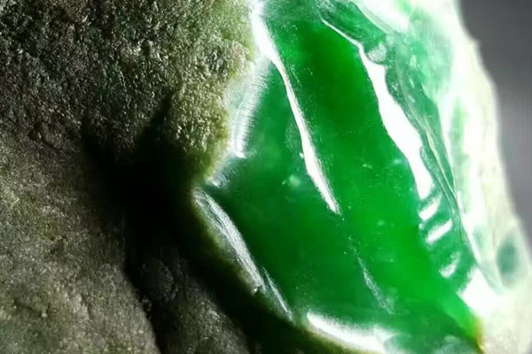 木那正阳绿翡翠原石怎么样？正阳绿和阳绿有什么区别呢？