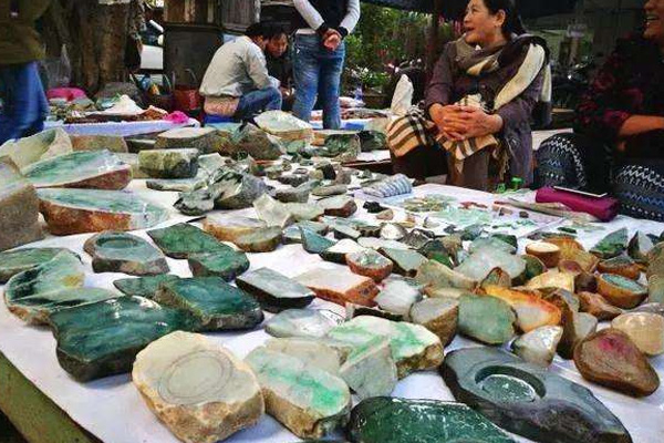 青岛翡翠原石交易市场的行情怎么样？