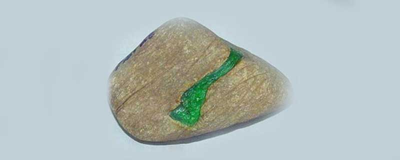 莫西沙翡翠原石的皮壳特点