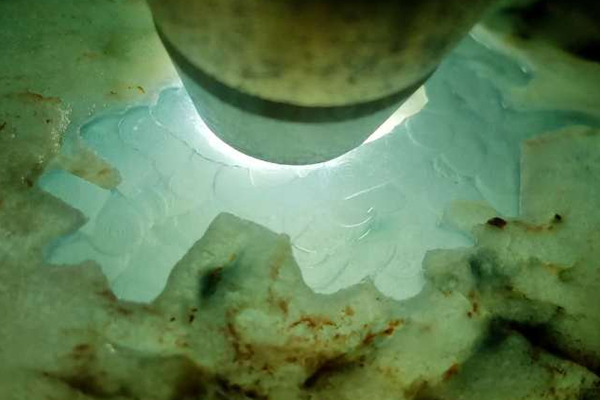 冰种翡翠原石一公斤的价格多少 什么样的冰种翡翠原石值钱