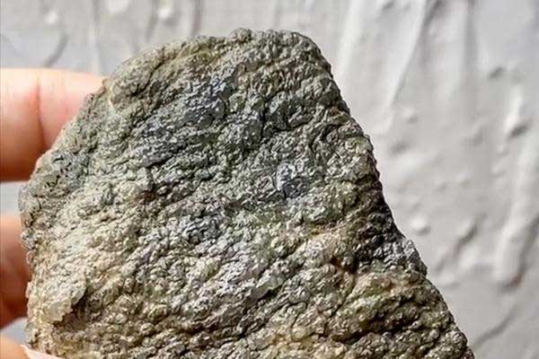 大象皮壳翡翠原石特点 翡翠原石常见的皮壳