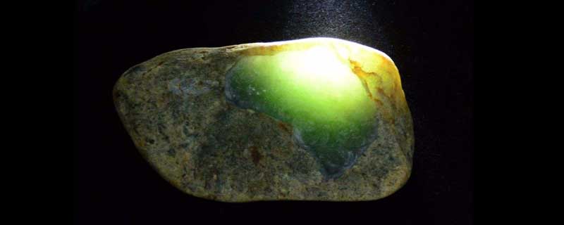 如何看翡翠原石的透光度