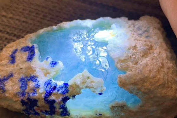 怎样判断翡翠原石的种水 翡翠原石的种水是什么